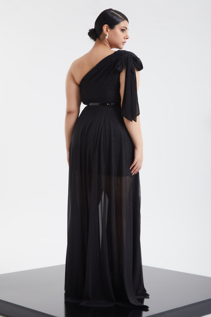 Black plus size tulle single sleeve maxi dress