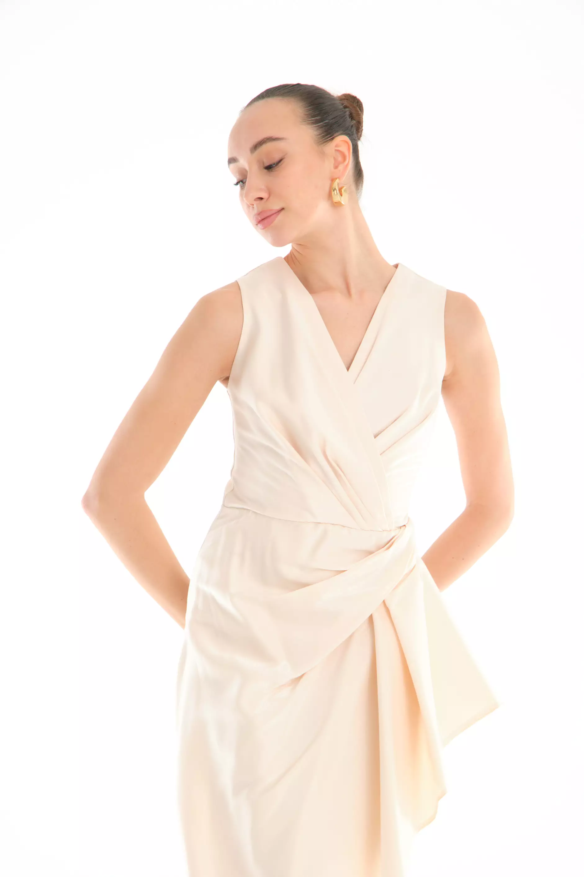 Beige satin sleeveless midi dress