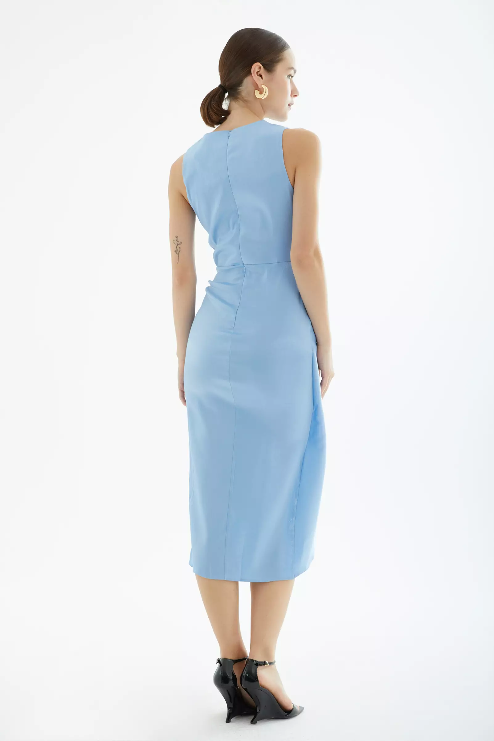 Blue satin sleeveless midi dress