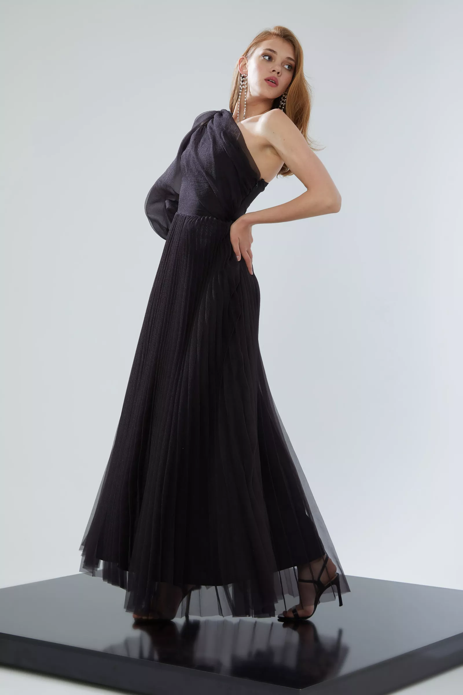 Black Tulle One Arm Long Dress